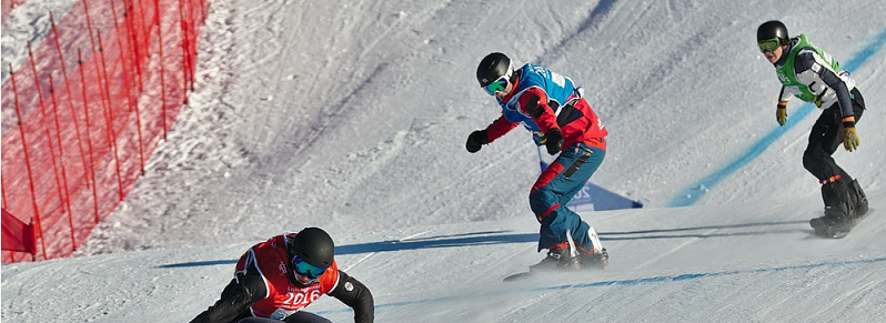 snowboard cross in action