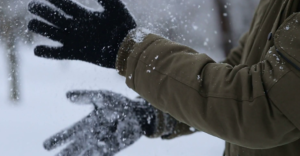 Man wearing snow gloves