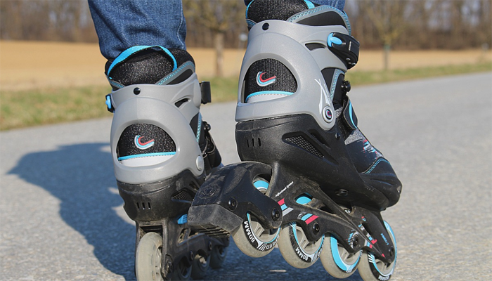 Outdoor and Indoor Inline Skates for Casual and Beginner Skaters Protective Gear Included Generic VyperX Adjustable Roller Skates with Light Up Wheels
